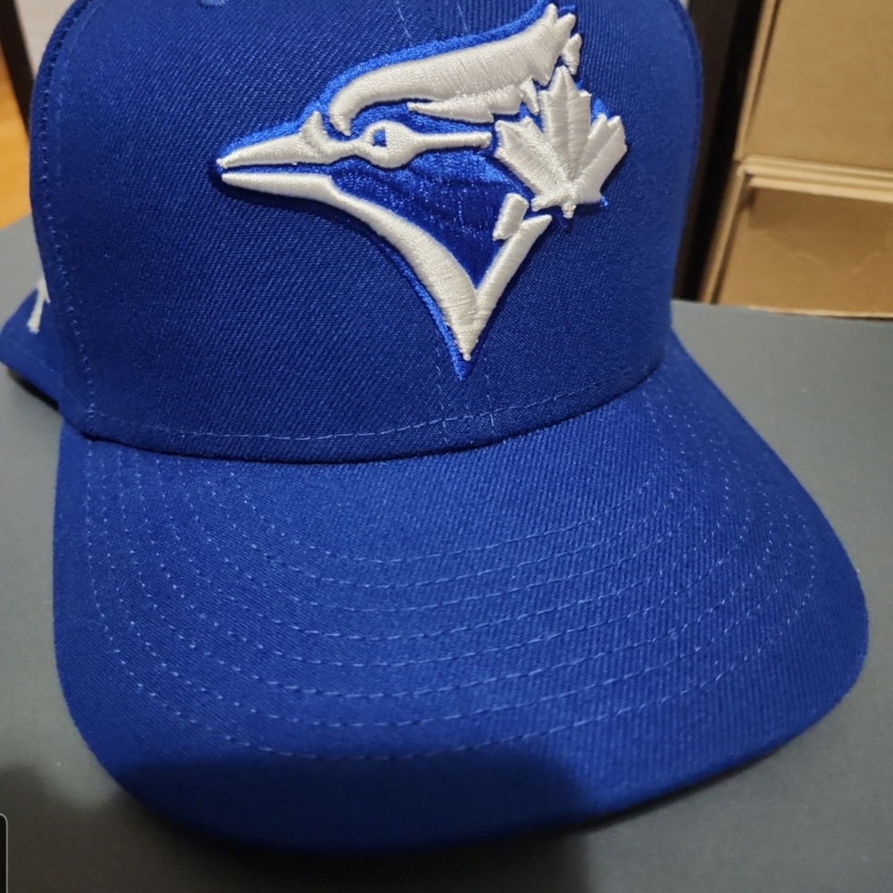 Toronto Blue Jay's fitted hat. 7 3/8. *Custom*